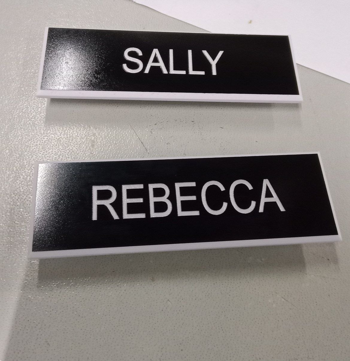 NAMETAG BIASA